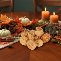 Product Walnuts, a natural product for table decoration and DIY projects. Natural walnuts, 4-5cm, 300g.