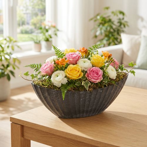 Plant bowl with grooves,