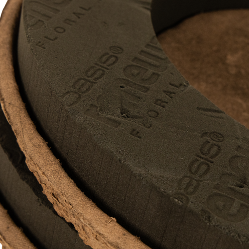 Floral foam ring with base