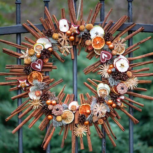 Product Traditional straw Christmas tree ornaments for festive decoration